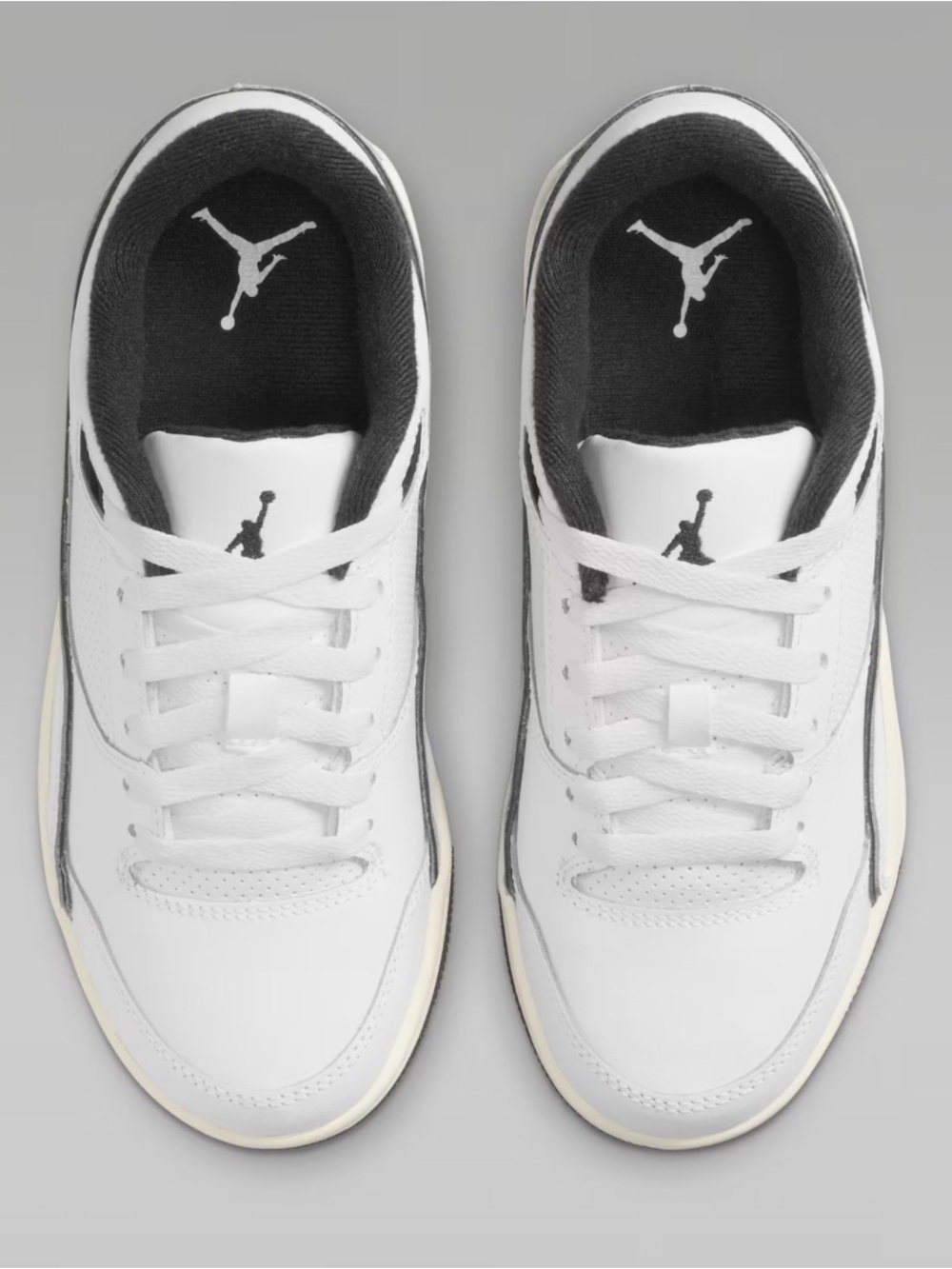 Jordan Sneakers Black and White - Picture 2 of 5